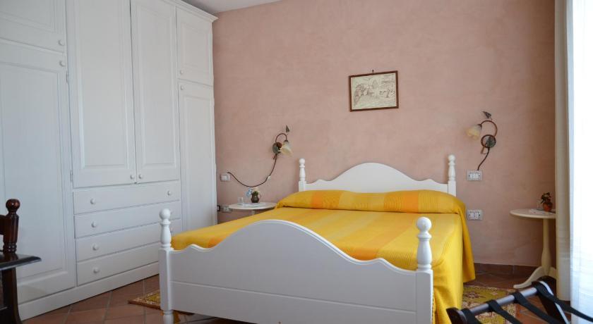 Hostal Agrestis Domus San Giovanni a Piro Habitación foto