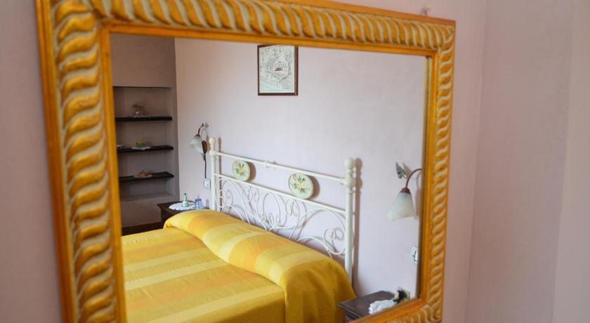 Hostal Agrestis Domus San Giovanni a Piro Habitación foto